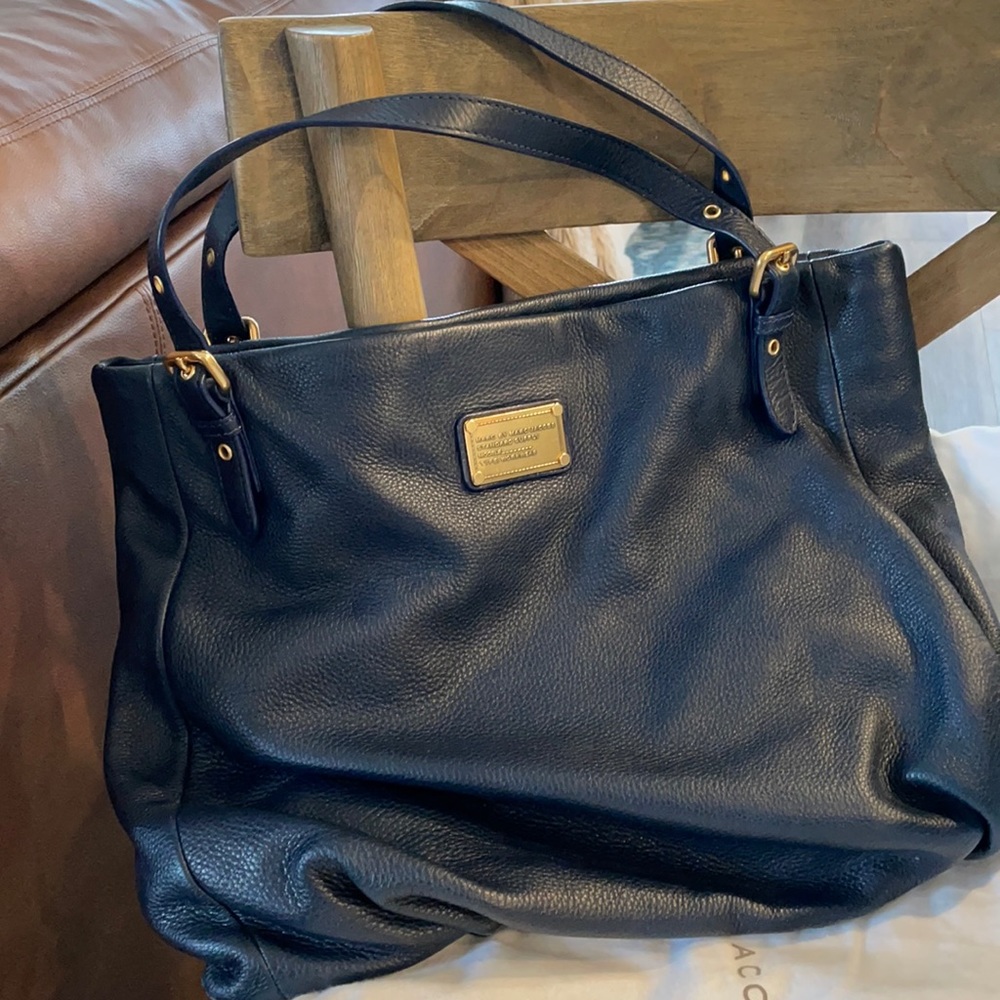 Immaculate navy pebbled leather Marc by Marc Jacobs large purse.